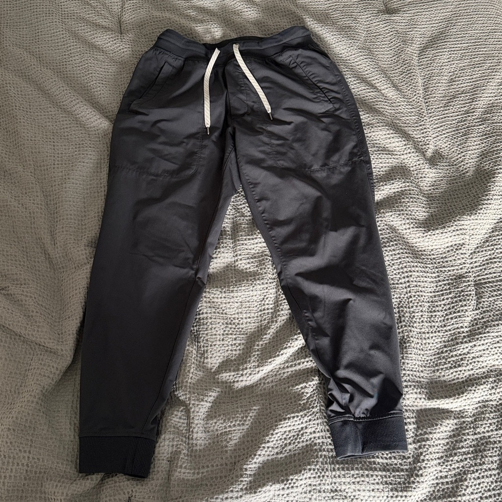 Men's Gray Vuori joggers